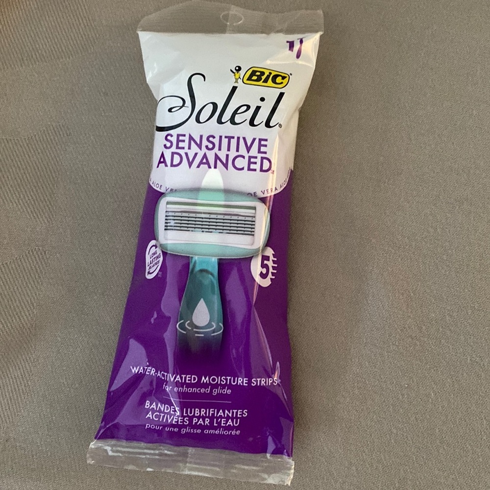 BIC Soleil Sensitive Advanced 5-Blade Disposable Razon, with Pivoting Head 🌸